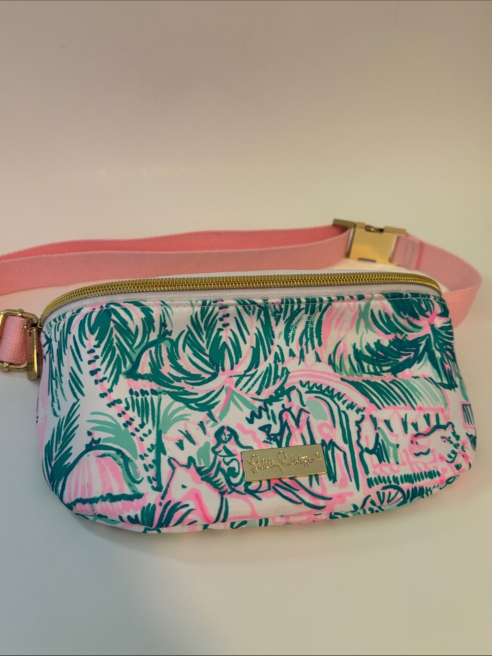 Lilly Pulitzer Belt Bag Colorful Camouflage in Bright Agate Green